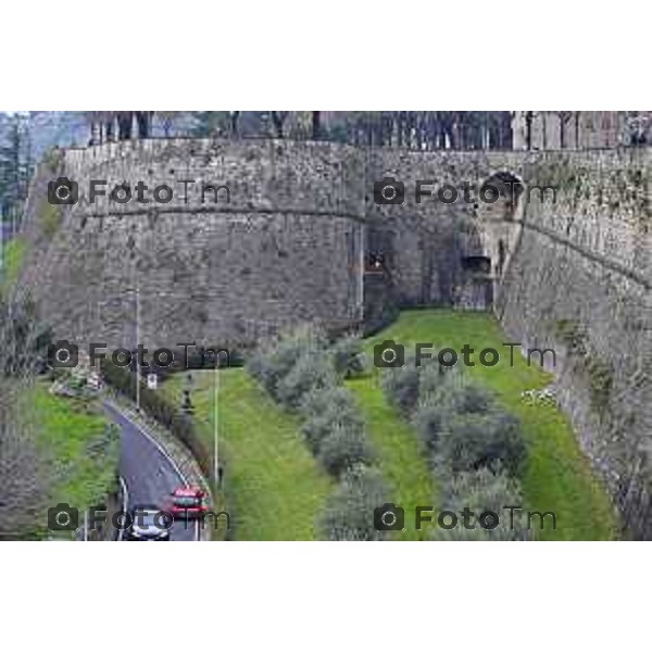 Tiziano Manzoni/LaPresse 20-11- 2025 Italia Cronaca Bergamo Bergamo Alta viale delle Mura cedimento e crollo di sassi e massi delle mura venete