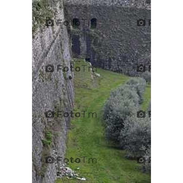 Tiziano Manzoni/LaPresse 20-11- 2025 Italia Cronaca Bergamo Bergamo Alta viale delle Mura cedimento e crollo di sassi e massi delle mura venete