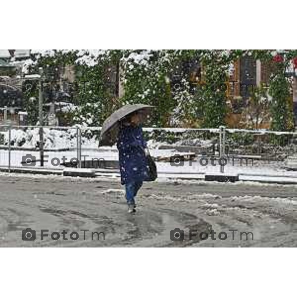 Tiziano Manzoni/LaPresse 21-11- 2025 Italia Cronaca Bergamo Bergamo Nevicata in città Novembre 2025