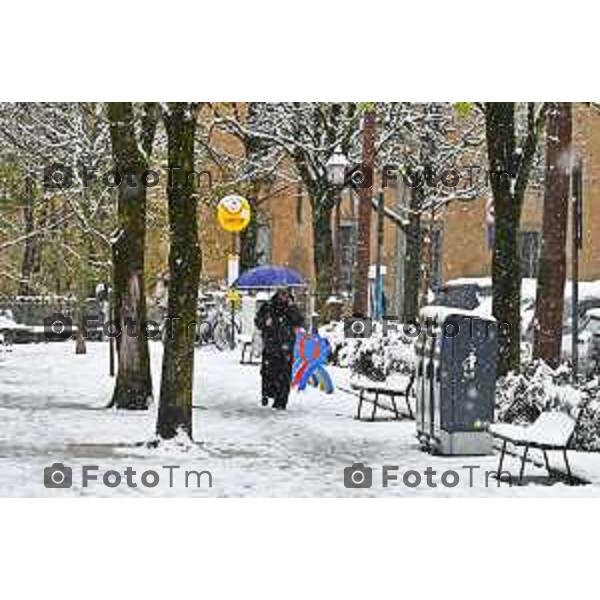 Tiziano Manzoni/LaPresse 21-11- 2025 Italia Cronaca Bergamo Bergamo Nevicata in città Novembre 2025