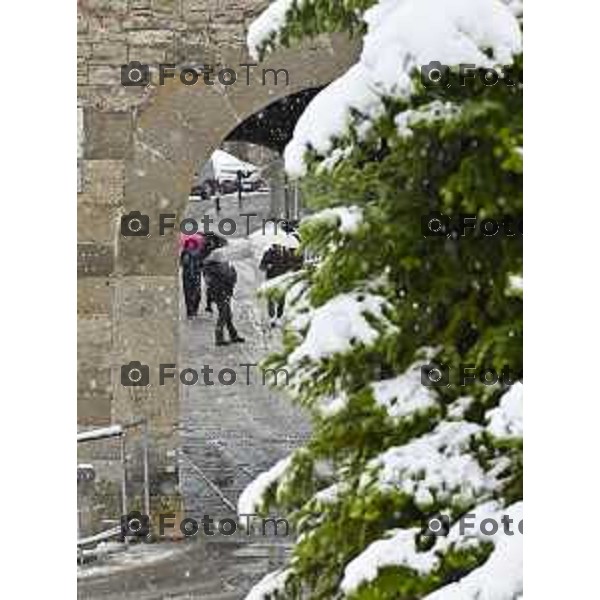 Tiziano Manzoni/LaPresse 21-11- 2025 Italia Cronaca Bergamo Bergamo Nevicata in città Novembre 2025