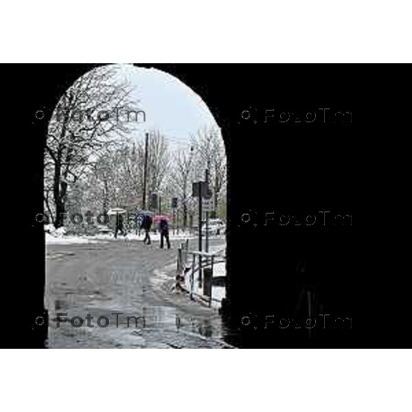 Tiziano Manzoni/LaPresse 21-11- 2025 Italia Cronaca Bergamo Bergamo Nevicata in città Novembre 2025