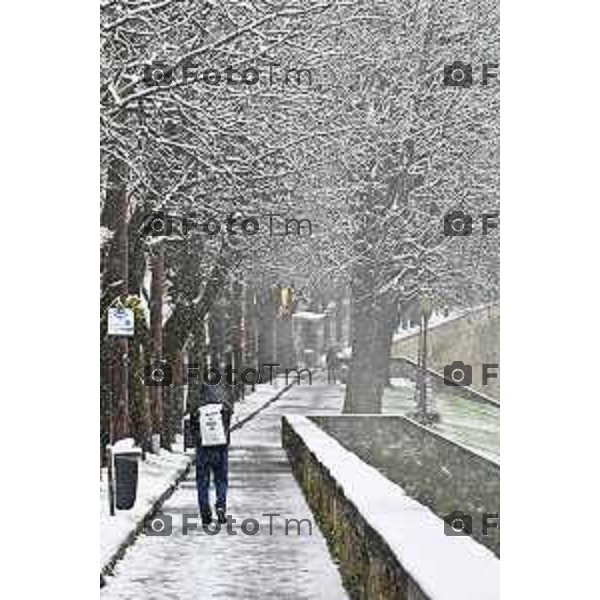 Tiziano Manzoni/LaPresse 21-11- 2025 Italia Cronaca Bergamo Bergamo Nevicata in città Novembre 2025