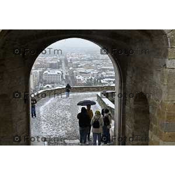 Tiziano Manzoni/LaPresse 21-11- 2025 Italia Cronaca Bergamo Bergamo Nevicata in città Novembre 2025