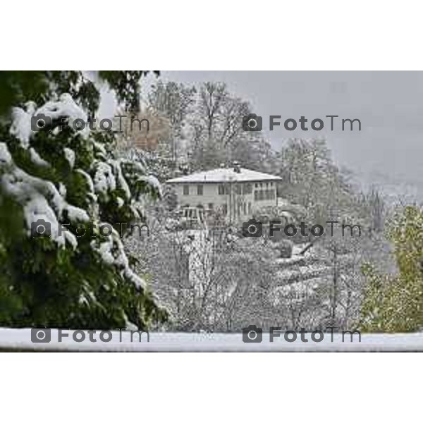 Tiziano Manzoni/LaPresse 21-11- 2025 Italia Cronaca Bergamo Bergamo Nevicata in città Novembre 2025