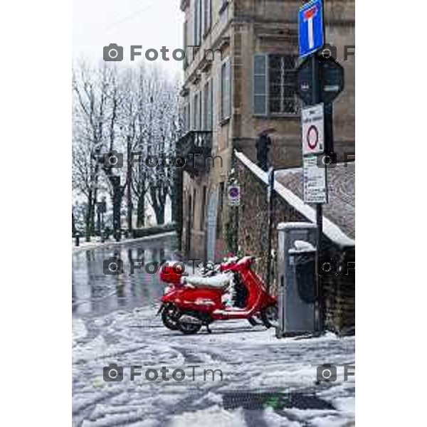Cronaca, Bergamo - 21/11/25 - Neve in Città