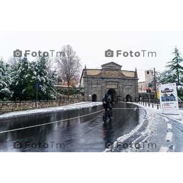 Cronaca, Bergamo - 21/11/25 - Neve in Città