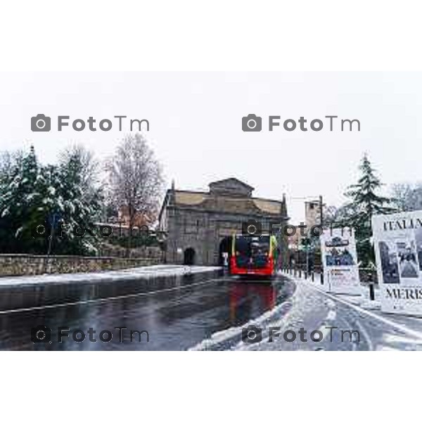 Cronaca, Bergamo - 21/11/25 - Neve in Città