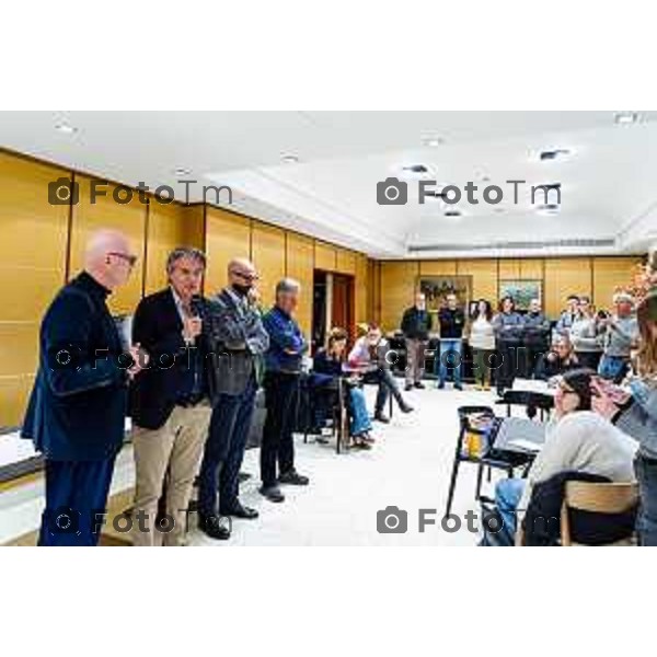 Cronaca, Bergamo 21 Novembre 2025 - Presentazione Installazioni Christmas Design 2025 intervengono Sergio Gandi, vicesindaco di Bergamo, assessore alla cultura e al commercio; Nicola Viscardi, presidente DUC (Distretto Urbano del Commercio di Bergamo); Maurizio Vegini, ideatore e direttore artistico di Christmas Design; modera, Gaetano Zoccali, Head of Content della mostra Christmas Design.