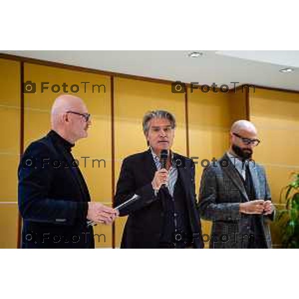 Cronaca, Bergamo 21 Novembre 2025 - Presentazione Installazioni Christmas Design 2025 intervengono Sergio Gandi, vicesindaco di Bergamo, assessore alla cultura e al commercio; Nicola Viscardi, presidente DUC (Distretto Urbano del Commercio di Bergamo); Maurizio Vegini, ideatore e direttore artistico di Christmas Design; modera, Gaetano Zoccali, Head of Content della mostra Christmas Design.