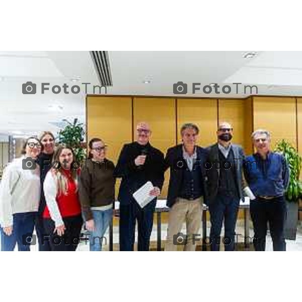 Cronaca, Bergamo 21 Novembre 2025 - Presentazione Installazioni Christmas Design 2025 intervengono Sergio Gandi, vicesindaco di Bergamo, assessore alla cultura e al commercio; Nicola Viscardi, presidente DUC (Distretto Urbano del Commercio di Bergamo); Maurizio Vegini, ideatore e direttore artistico di Christmas Design; modera, Gaetano Zoccali, Head of Content della mostra Christmas Design.