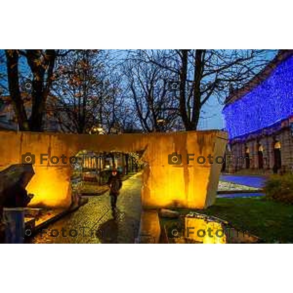 Cronaca, Bergamo 21 Novembre 2025 - Presentazione Installazioni Christmas Design 2025 intervengono Sergio Gandi, vicesindaco di Bergamo, assessore alla cultura e al commercio; Nicola Viscardi, presidente DUC (Distretto Urbano del Commercio di Bergamo); Maurizio Vegini, ideatore e direttore artistico di Christmas Design; modera, Gaetano Zoccali, Head of Content della mostra Christmas Design.