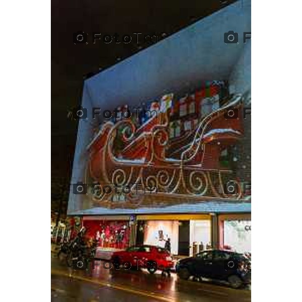 Cronaca, Bergamo 21 Novembre 2025 - Presentazione Installazioni Christmas Design 2025 intervengono Sergio Gandi, vicesindaco di Bergamo, assessore alla cultura e al commercio; Nicola Viscardi, presidente DUC (Distretto Urbano del Commercio di Bergamo); Maurizio Vegini, ideatore e direttore artistico di Christmas Design; modera, Gaetano Zoccali, Head of Content della mostra Christmas Design.