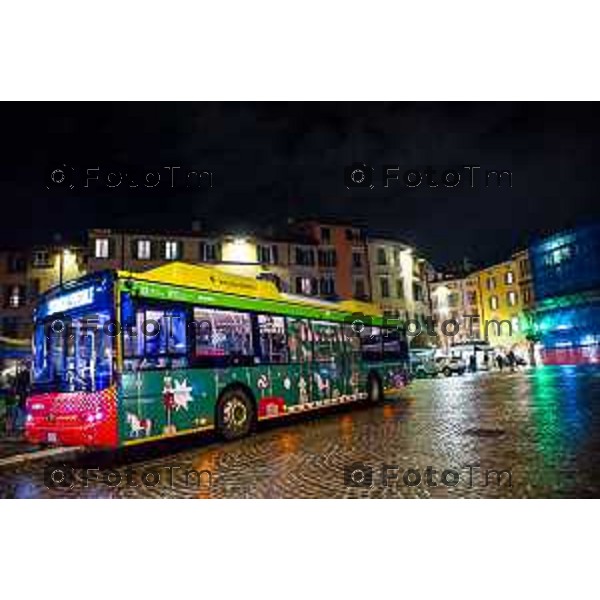 Cronaca, Bergamo 21 Novembre 2025 - Presentazione Installazioni Christmas Design 2025 intervengono Sergio Gandi, vicesindaco di Bergamo, assessore alla cultura e al commercio; Nicola Viscardi, presidente DUC (Distretto Urbano del Commercio di Bergamo); Maurizio Vegini, ideatore e direttore artistico di Christmas Design; modera, Gaetano Zoccali, Head of Content della mostra Christmas Design.