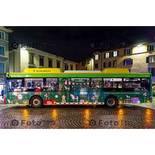 Cronaca, Bergamo 21 Novembre 2025 - Presentazione Installazioni Christmas Design 2025 intervengono Sergio Gandi, vicesindaco di Bergamo, assessore alla cultura e al commercio; Nicola Viscardi, presidente DUC (Distretto Urbano del Commercio di Bergamo); Maurizio Vegini, ideatore e direttore artistico di Christmas Design; modera, Gaetano Zoccali, Head of Content della mostra Christmas Design.