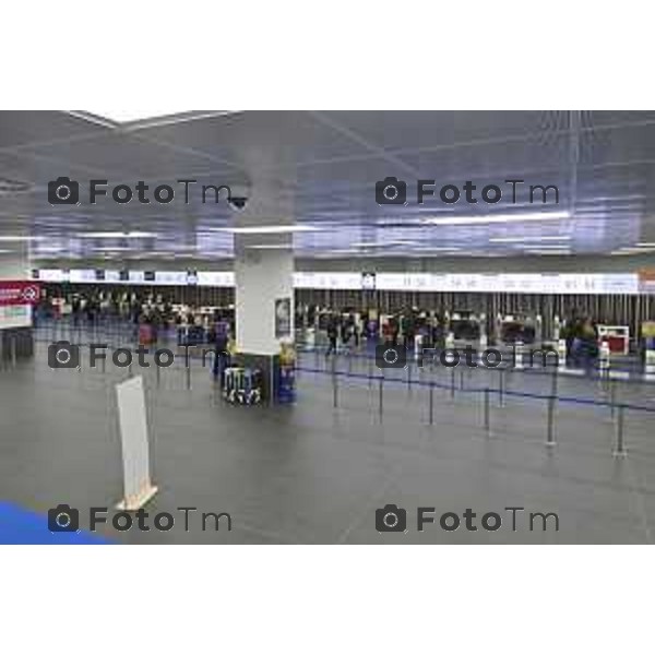 Tiziano Manzoni/LaPresse 25-11- 2025 Italia Cronaca aereoporto Orio Al Serio sala check-in da 4300 metri quadrati al pianterreno – dotata di sessantaquattro postazioni