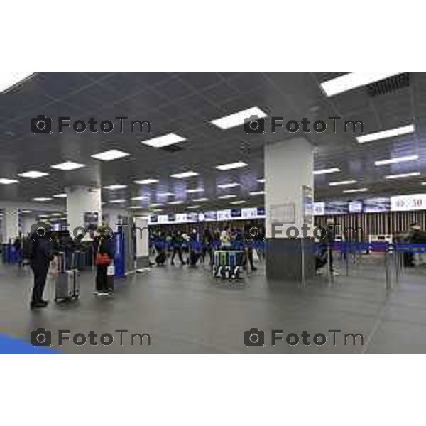 Tiziano Manzoni/LaPresse 25-11- 2025 Italia Cronaca aereoporto Orio Al Serio sala check-in da 4300 metri quadrati al pianterreno – dotata di sessantaquattro postazioni