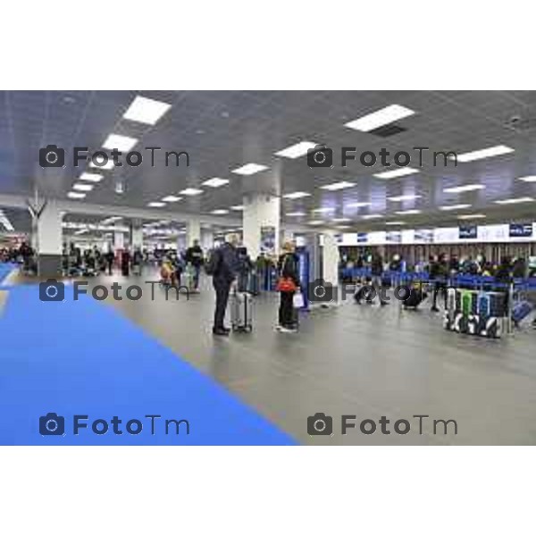 Tiziano Manzoni/LaPresse 25-11- 2025 Italia Cronaca aereoporto Orio Al Serio sala check-in da 4300 metri quadrati al pianterreno – dotata di sessantaquattro postazioni