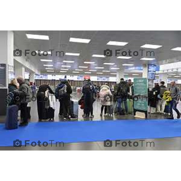 Tiziano Manzoni/LaPresse 25-11- 2025 Italia Cronaca aereoporto Orio Al Serio sala check-in da 4300 metri quadrati al pianterreno – dotata di sessantaquattro postazioni