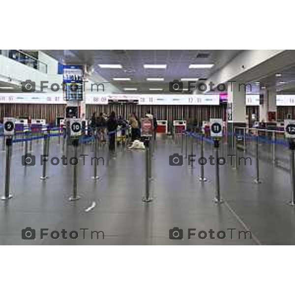 Tiziano Manzoni/LaPresse 25-11- 2025 Italia Cronaca aereoporto Orio Al Serio sala check-in da 4300 metri quadrati al pianterreno – dotata di sessantaquattro postazioni
