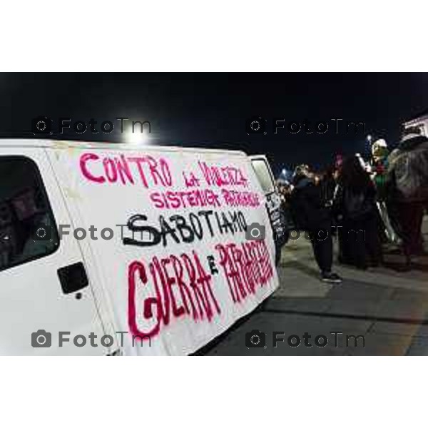 25.11.2025 - Cronaca, Bergamo Corteo Contro La Violenza di Genere partecipano Elena Carnevali, Romina Russo, Marzia Marchesi, Matteo Rossi, Gabriele Giudici, CGIL, USB