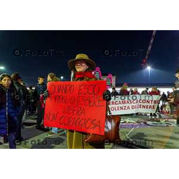 25.11.2025 - Cronaca, Bergamo Corteo Contro La Violenza di Genere partecipano Elena Carnevali, Romina Russo, Marzia Marchesi, Matteo Rossi, Gabriele Giudici, CGIL, USB