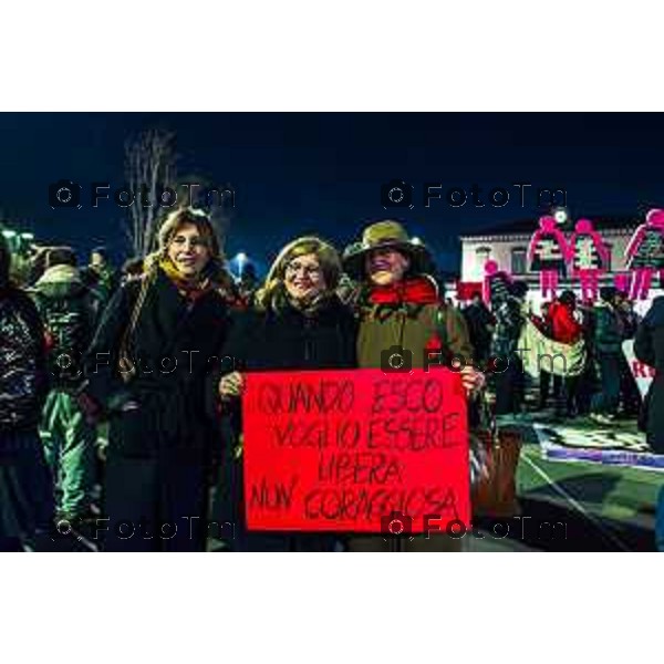 25.11.2025 - Cronaca, Bergamo Corteo Contro La Violenza di Genere partecipano Elena Carnevali, Romina Russo, Marzia Marchesi, Matteo Rossi, Gabriele Giudici, CGIL, USB