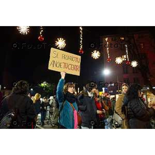 25.11.2025 - Cronaca, Bergamo Corteo Contro La Violenza di Genere partecipano Elena Carnevali, Romina Russo, Marzia Marchesi, Matteo Rossi, Gabriele Giudici, CGIL, USB