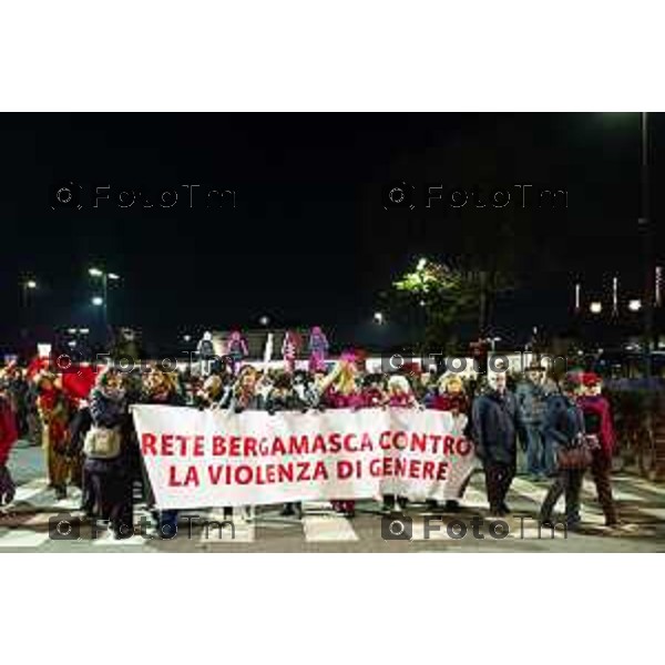 25.11.2025 - Cronaca, Bergamo Corteo Contro La Violenza di Genere partecipano Elena Carnevali, Romina Russo, Marzia Marchesi, Matteo Rossi, Gabriele Giudici, CGIL, USB