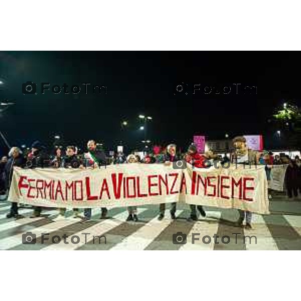 25.11.2025 - Cronaca, Bergamo Corteo Contro La Violenza di Genere partecipano Elena Carnevali, Romina Russo, Marzia Marchesi, Matteo Rossi, Gabriele Giudici, CGIL, USB