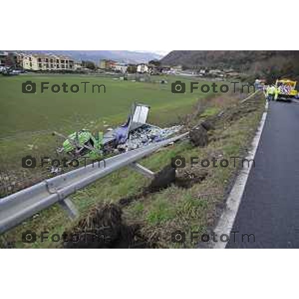 Bergamo manifestazione pro palestina free, Stazione corteo Polizia Cellere, sicurezza fs maranza sfilata fumogeni 