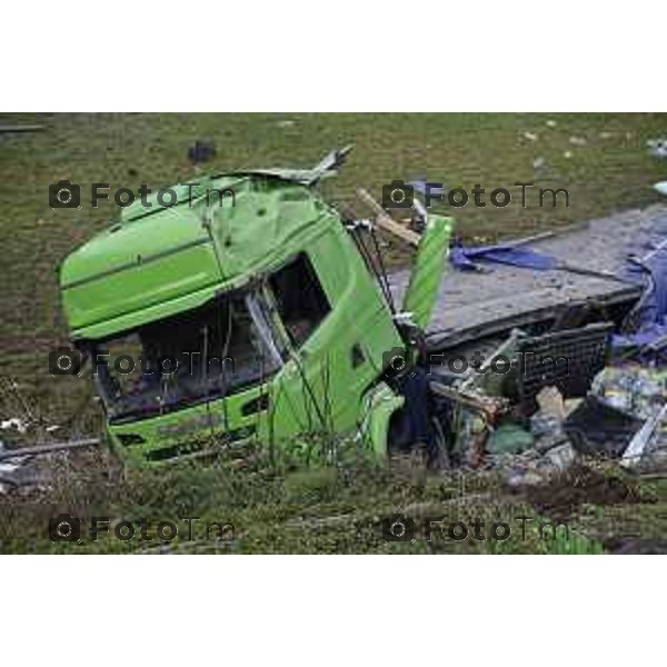 Bergamo manifestazione pro palestina free, Stazione corteo Polizia Cellere, sicurezza fs maranza sfilata fumogeni 