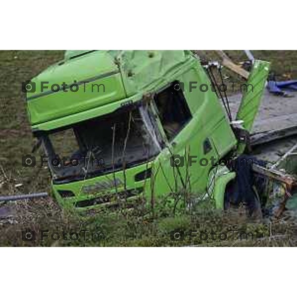 Bergamo manifestazione pro palestina free, Stazione corteo Polizia Cellere, sicurezza fs maranza sfilata fumogeni 