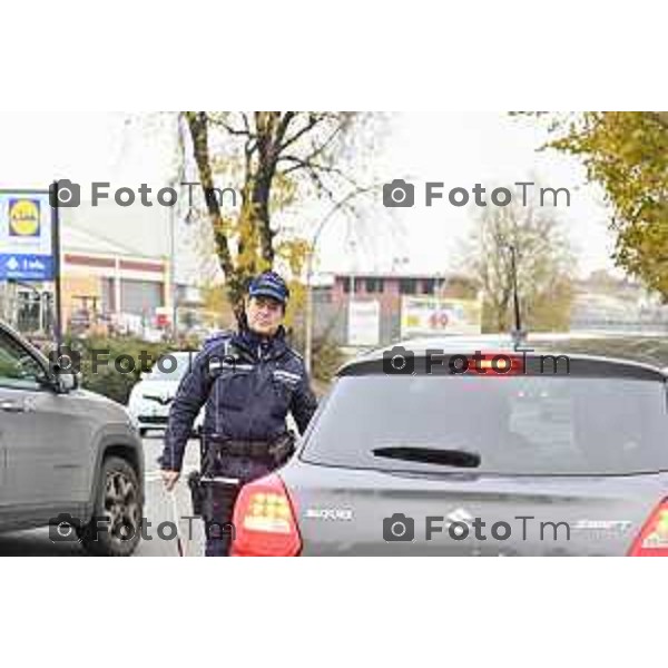 Tiziano Manzoni/LaPresse 4-12-2025 Bergamo, Italia Cronaca TreviglioTreviglio Controlli strade Polizia Locale e sede