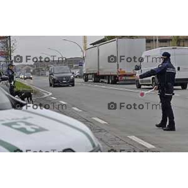 Tiziano Manzoni/LaPresse 4-12-2025 Bergamo, Italia Cronaca TreviglioTreviglio Controlli strade Polizia Locale e sede