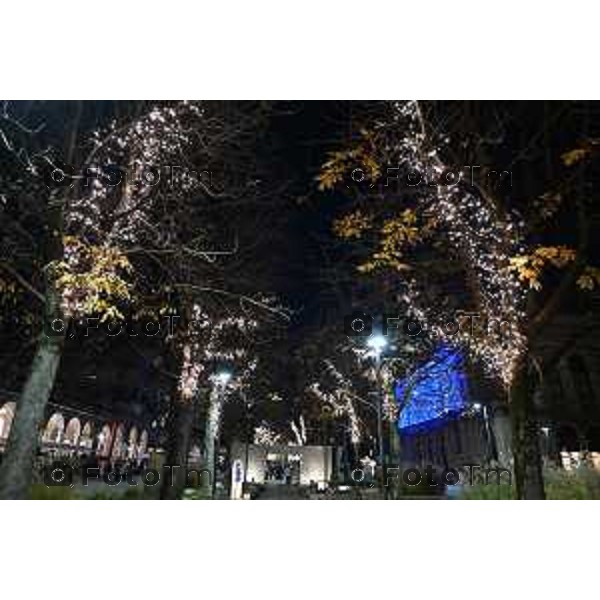 Bergamo manifestazione pro palestina free, Stazione corteo Polizia Cellere, sicurezza fs maranza sfilata fumogeni 