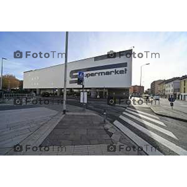 Tiziano Manzoni/LaPresse060-12- 2025 Italia Cronaca Bergamo Via San Bernardino Ponte ferrovia esselunga