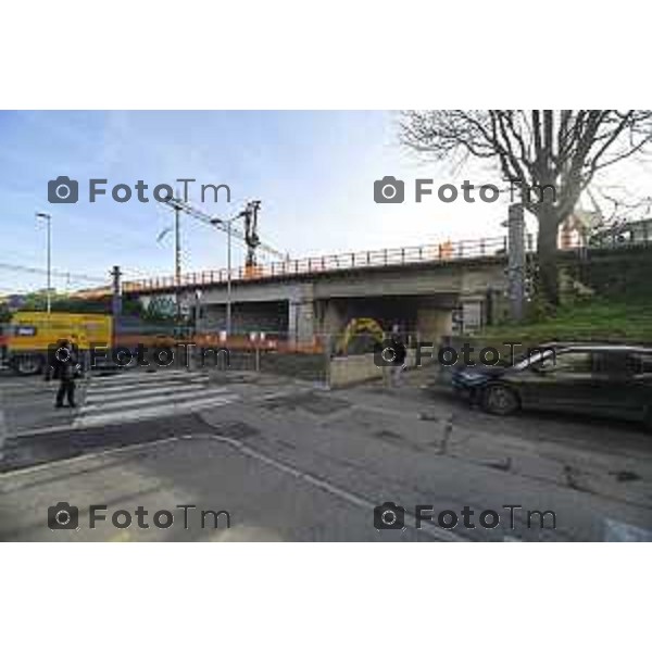 Tiziano Manzoni/LaPresse060-12- 2025 Italia Cronaca Bergamo Via San Bernardino Ponte ferrovia esselunga