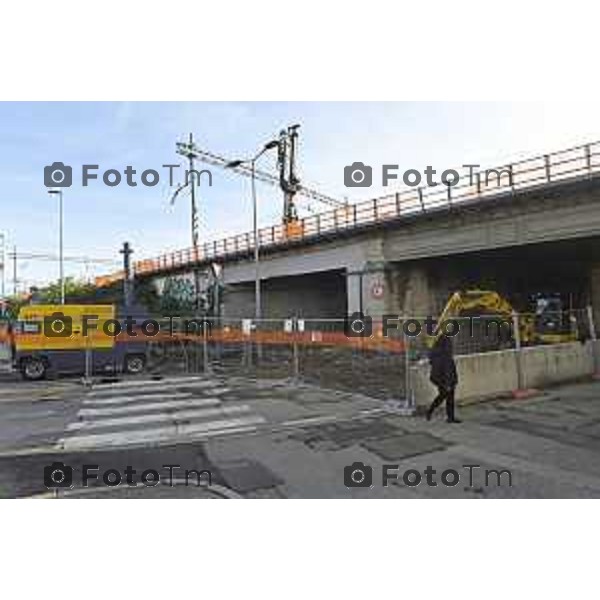 Tiziano Manzoni/LaPresse060-12- 2025 Italia Cronaca Bergamo Via San Bernardino Ponte ferrovia esselunga