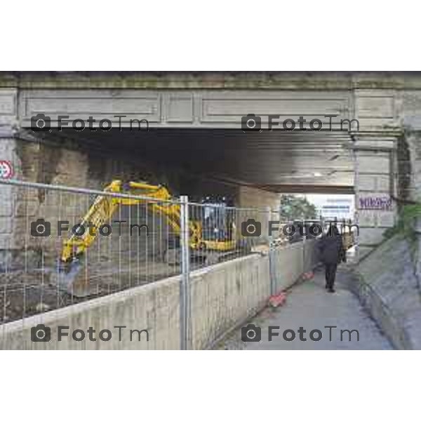 Tiziano Manzoni/LaPresse060-12- 2025 Italia Cronaca Bergamo Via San Bernardino Ponte ferrovia esselunga