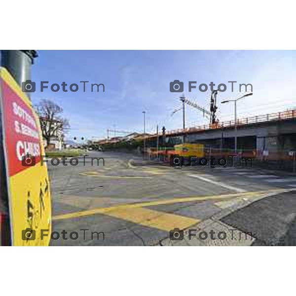 Tiziano Manzoni/LaPresse060-12- 2025 Italia Cronaca Bergamo Via San Bernardino Ponte ferrovia esselunga