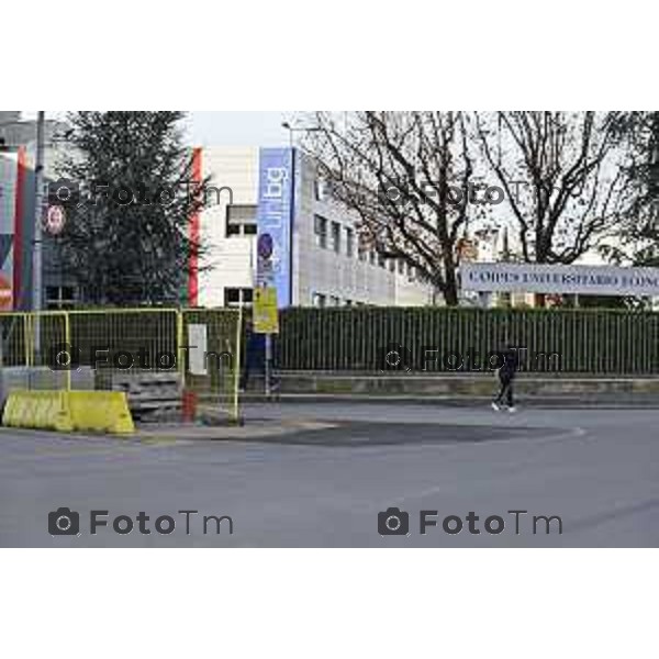 Tiziano Manzoni/LaPresse060-12- 2025 Italia Cronaca Bergamo Via San Bernardino Ponte ferrovia esselunga