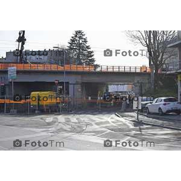 Tiziano Manzoni/LaPresse060-12- 2025 Italia Cronaca Bergamo Via San Bernardino Ponte ferrovia esselunga