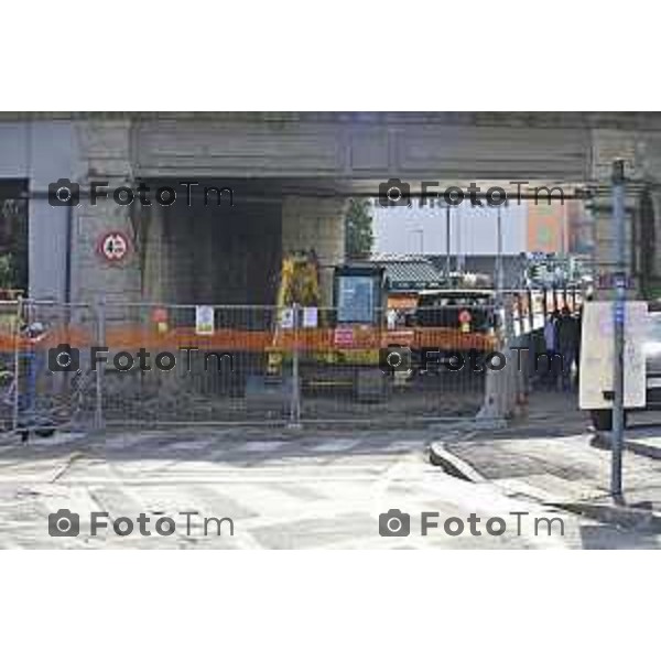 Tiziano Manzoni/LaPresse060-12- 2025 Italia Cronaca Bergamo Via San Bernardino Ponte ferrovia esselunga