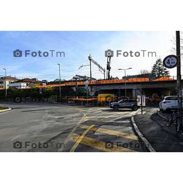 Tiziano Manzoni/LaPresse060-12- 2025 Italia Cronaca Bergamo Via San Bernardino Ponte ferrovia esselunga