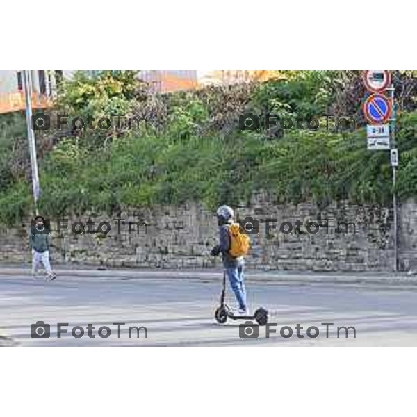 Tiziano Manzoni/LaPresse060-12- 2025 Italia Cronaca Bergamo Via San Bernardino Ponte ferrovia esselunga