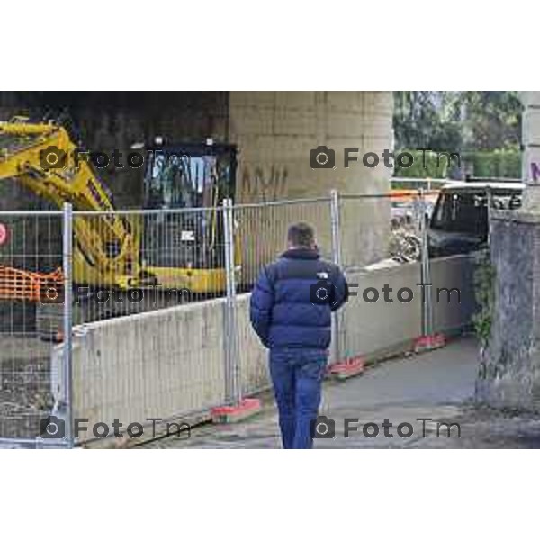 Tiziano Manzoni/LaPresse060-12- 2025 Italia Cronaca Bergamo Via San Bernardino Ponte ferrovia esselunga