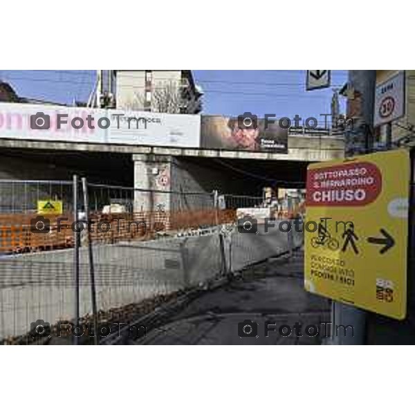 Tiziano Manzoni/LaPresse060-12- 2025 Italia Cronaca Bergamo Via San Bernardino Ponte ferrovia esselunga