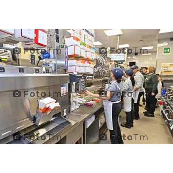 Tiziano Manzoni/LaPresse 10-12- 2025 Italia Cronaca Bergamo McDonald’s inaugurazione dell’800esimo ristorante in Italia, a Verdello Bergamo