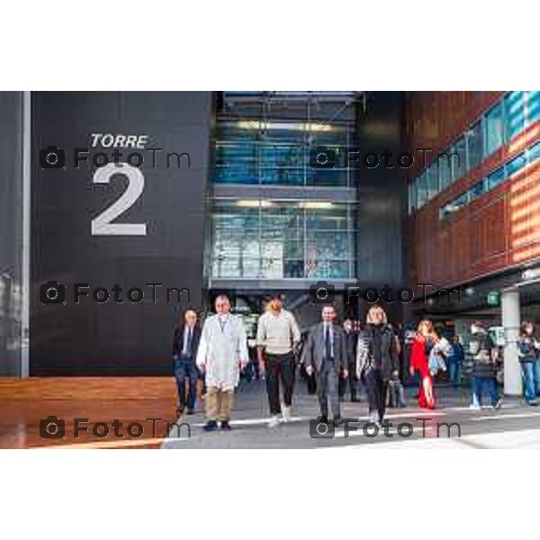 Cronaca, Bergamo - 12/12/2025 MARCELL JACOBS E REGIONE LOMBARDIA CONSEGNANO DONI A BAMBINI OSPEDALI BERGAMO E BRESCIA PER SANTA LUCIA